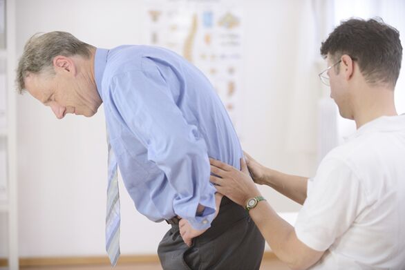 For back pain in the lumbar region, it is necessary to see a doctor for diagnosis. 