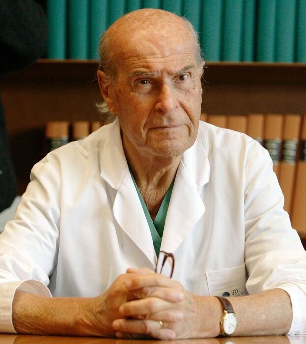 Doctor arthrologist Giovanni